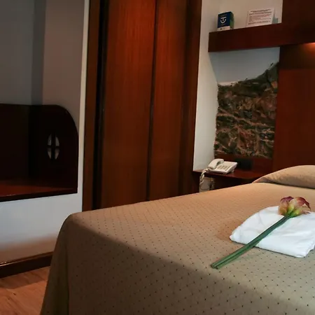 Hotel Torrepalacio 2*