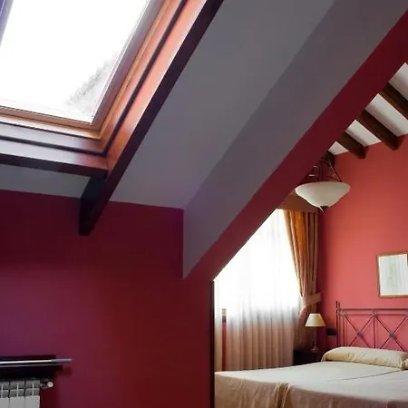 Torrepalacio فندق